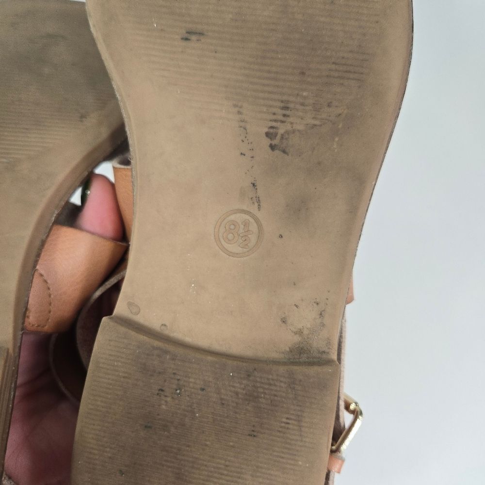 Universal Thread like new sandals - Picture 16 of 16